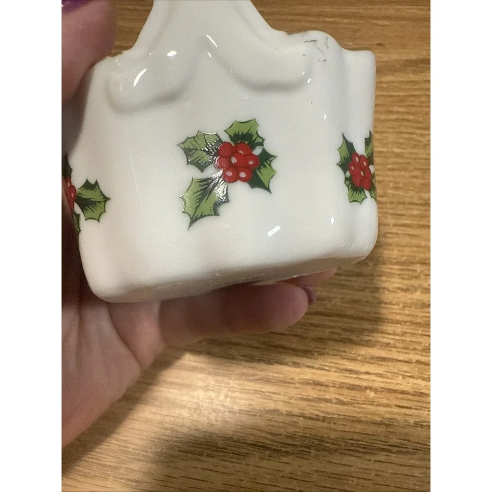 Vintage Lefton Holly Berry Small Basket China 04843 Gold Trim‎ Christmas Trinket